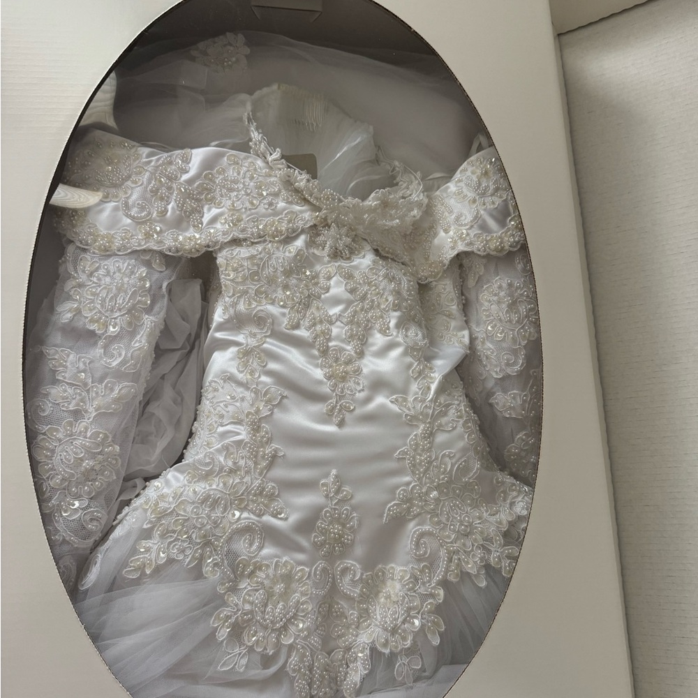 Elegant White Lace Wedding Dress